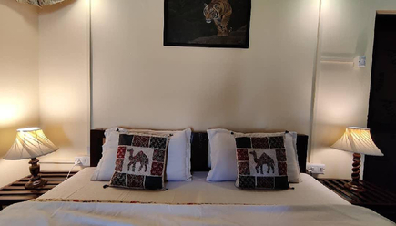 images/Room/deluxe-2.jpg